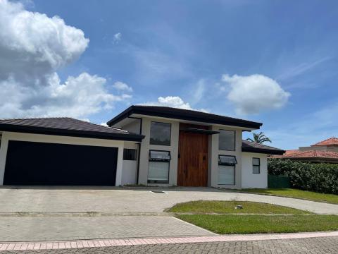 Casa Habitación Familia Badilla Carazo